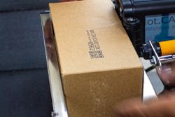 Imagen de impresión en caja de cartón.